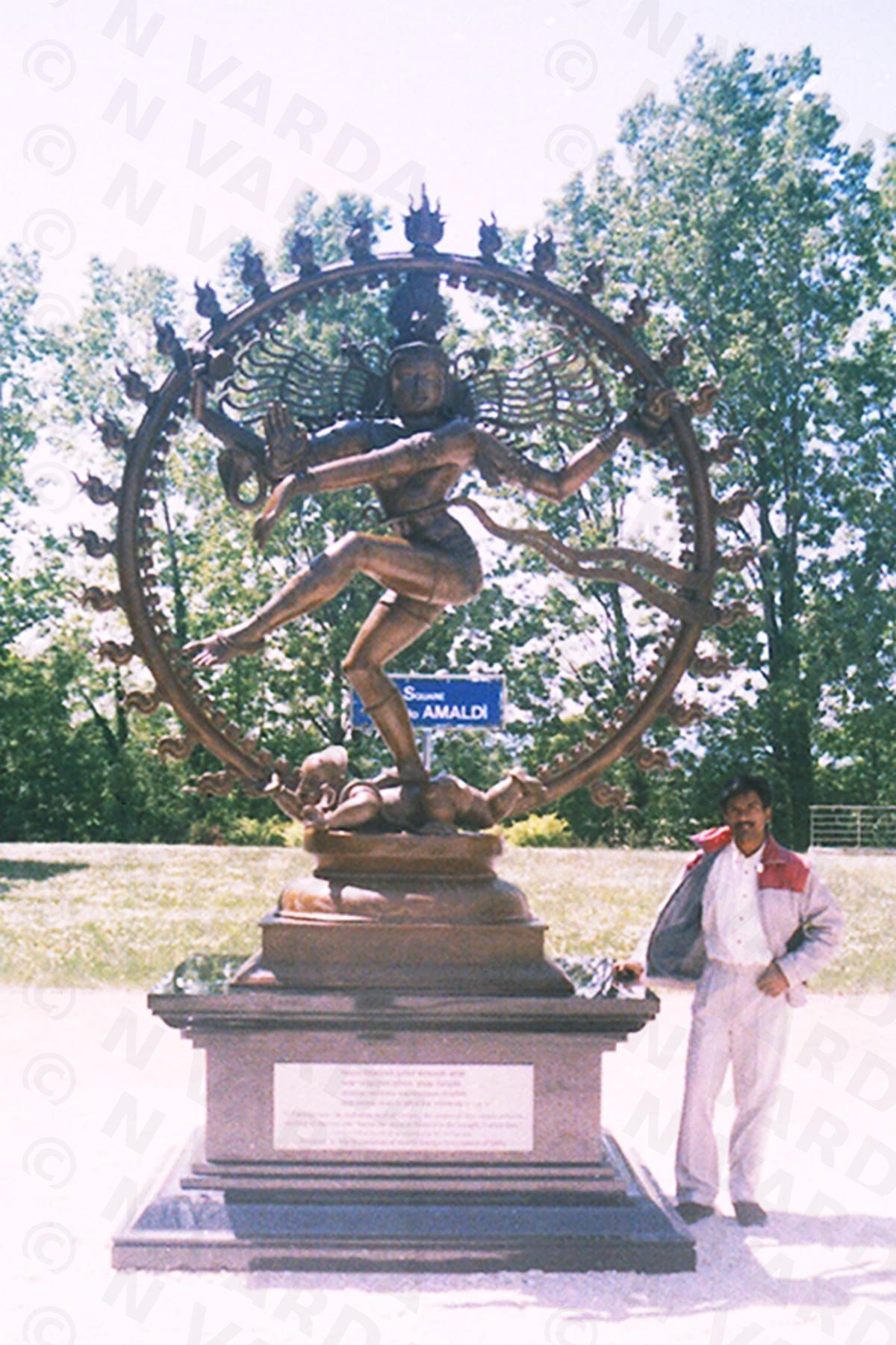 Checking RH Side of the Idol